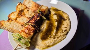 Imagem Lampi Bistrô: gastronomia, arte e música dão vida ao Beco da Rapariga