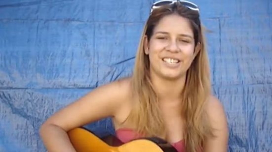 Marília Mendonça cantando antes da fama, em 2011 - Reprodução / YouTube de Marília Mendonça