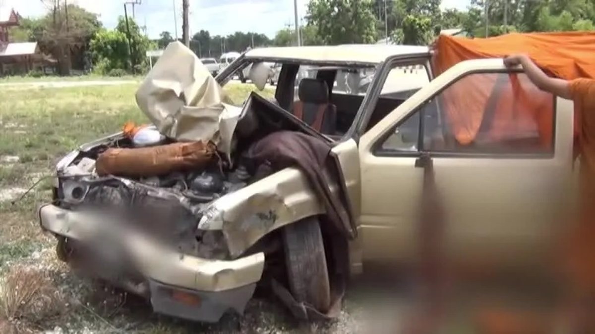 Menino de 11 anos pega caminhonete e mata oito monges atropelados na Tailândia
