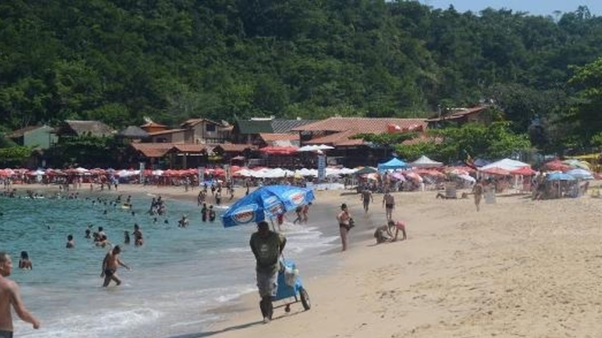 Banhista morre após ser atingido por lancha em praia do Rio de Janeiro