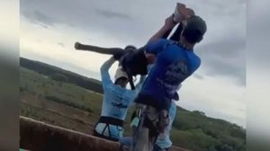 Imagem Justiça solta suspeitos por morte de jovem lançada sem cordas em rope jump