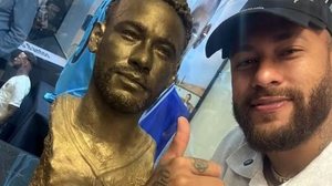 Imagem Neymar ganha estátua e busto no Memorial das Conquistas do Santos