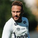 Neymar vai a campo e treina normalmente após se reapresentar no Santos - Raul Baretta / Santos