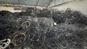Projeto 'Poste Limpo' retira 140 quilômetros de fios dos postes na capital - Ascom Ilumina