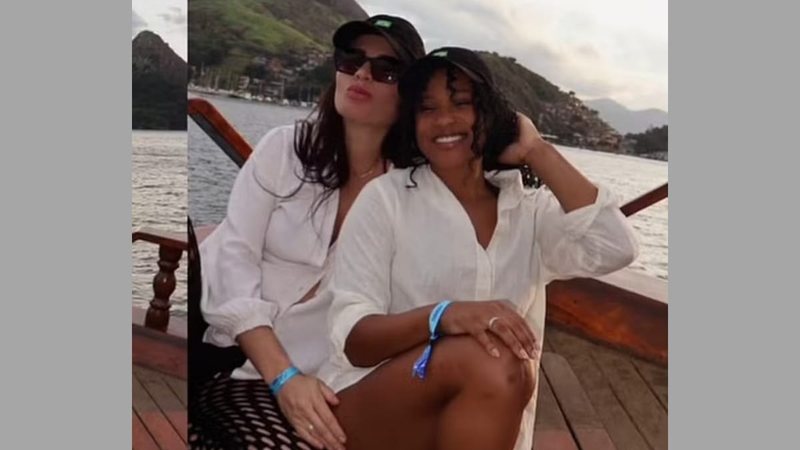 Rebeca Andrade e empresária apontada como affair usam alianças em passeio de barco - Reprodução/Instagram