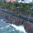 Ressaca no mar de Ponta Verde, nesta sexta-feira (17), em imagem feita pelo PajuDrone - Reprodução / TV Pajuçara