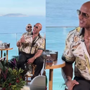The Rock surge ao lado de Péricles curtindo samba no Rio - Foto: Reprodução/Instagram
