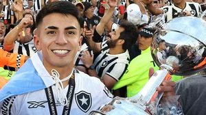 Almada foi campeão da Libertadores e do Brasileirão pelo Botafogo - Vitor Silva / Botafogo