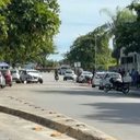 Perseguição a criminosos acaba com carro batido e sangue na via, na rua do Hospital Universitário - Reprodução / Redes sociais
