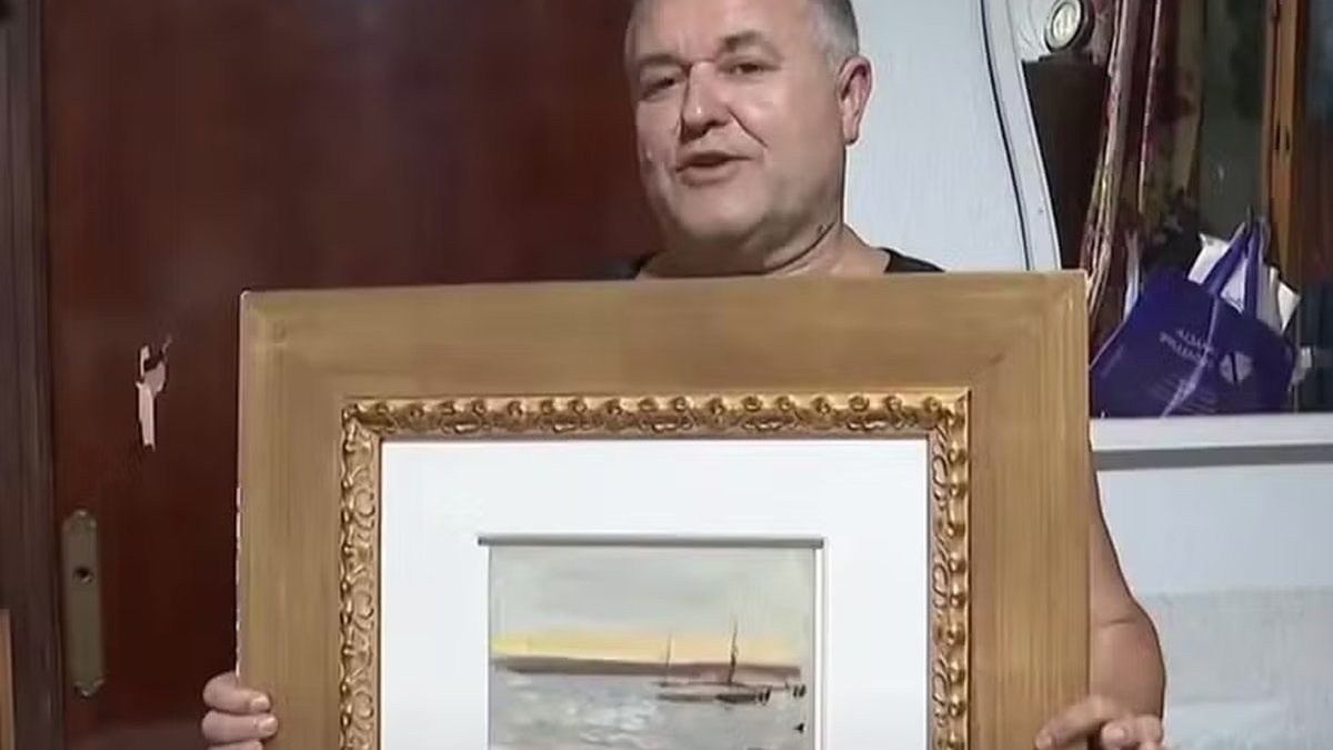 Turista encontra quadro abandonado em rua, leva para casa e descobre que ele vale R$ 880 mil
