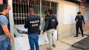 Policiais estiveram na residência e em uma assistência técnica de celulares pertencente ao suspeito - Foto: Cortesia/PCAL