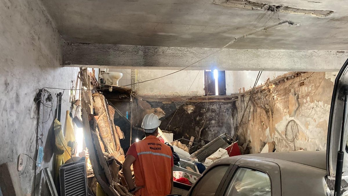 Desabamentos interditam seis imóveis e deixam famílias desalojadas em Maceió