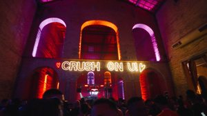 Festa reúne DJs, open bar e promete uma noite especial para comemorar uma década de história - Foto: Divulgação