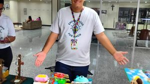 Imagem Planeta Netinho: jovem autista empreende com brinquedos em feiras e eventos; veja como contratar