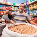 No Dia do Feirante, celebrado nesta terça-feira (25), história de Marcelo dos Santos mostra como o trabalho nas feiras atravessa gerações e faz parte da vida da capital - Foto: Secom Maceió