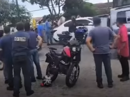 Duas pessoas ficam feridas após acidente entre moto e carro no Cidade Universitária