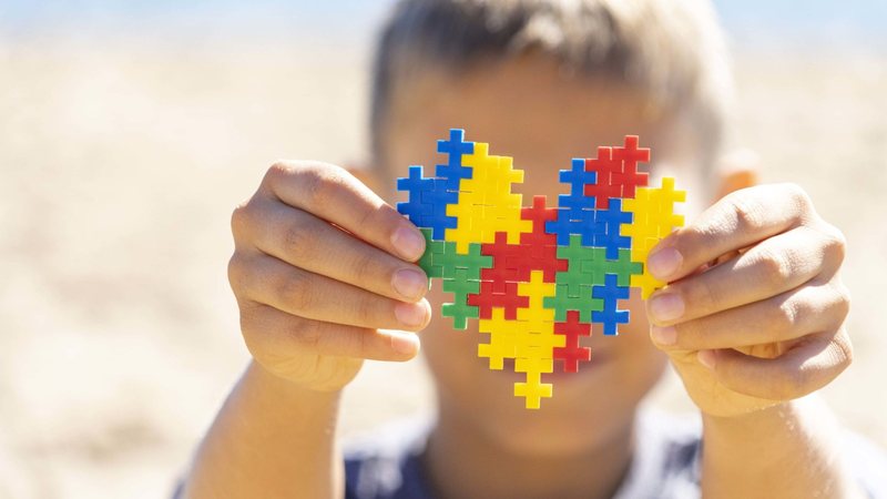 Por que alguns pais descobrem o autismo ao investigar os próprios filhos; entenda