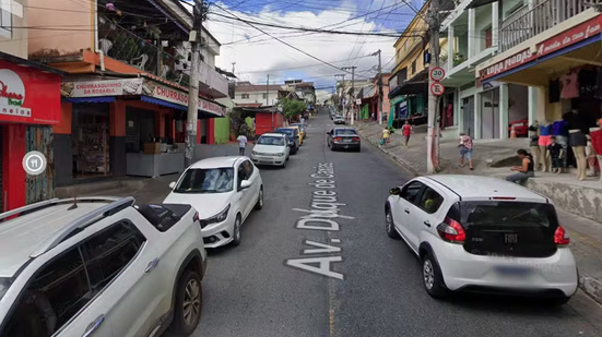Avenida Duque de Caxias, onde ocorreu a prisão do casal que abandonou uma bebê de seis meses em um carro para ir a baile funk. — Foto: Google Street View