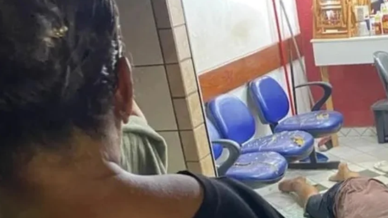 Barbeiro foi morto a tiros e funcionário ficou ferido dentro de barbearia - Foto: Reprodução