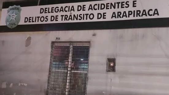 Motorista foi conduzido à Delegacia de Acidentes e Delitos de Trânsito, onde foi autuado em flagrante pelos crimes de conduzir veículo automotor com a capacidade psicomotora alterada - Foto: Reprodução