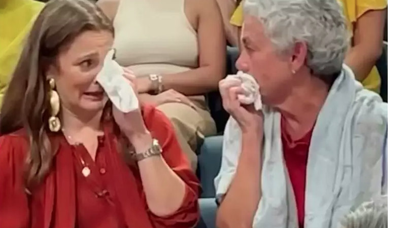 'Recorria ao álcool para não sentir nada': Drew Barrymore relembra passado