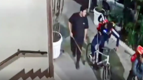 Para eles, Cláudio Rafael Landeiro tinha furtado a bicicleta - Foto: Reprodução