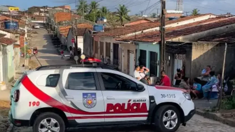 Suspeito de mandar matar dois irmãos adolescentes é preso na Ponta Verde, em Maceió
