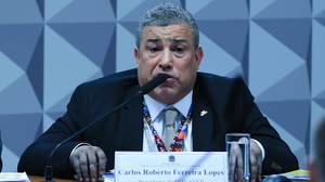 Carlos Lopes se entregou na superintendência da PF em Brasília - Foto: Agência Brasil