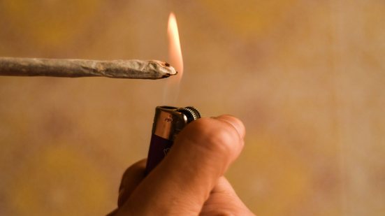 Cigarro de maconha - Karime Xavier / Folhapress