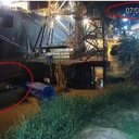 Em Santana (AP), câmera de segurança do terminal portuário identificou momento em que canoa (à esquerda, dentro do círculo vermelho) se aproxima de um navio para acoplar droga de maneira submersa; imagem consta de inquérito da PF que apura o caso - Reprodução