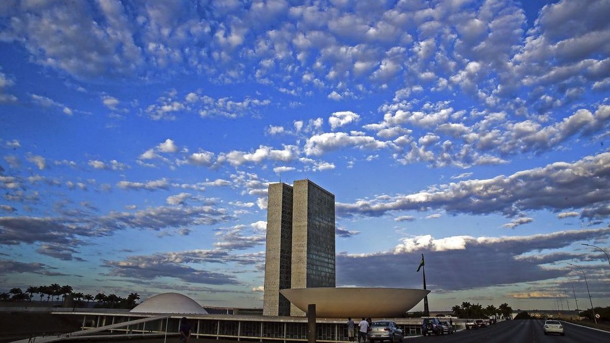 Congresso vota nesta semana fim da escala 6x1 e \u0022taxa das blusinhas\u0022