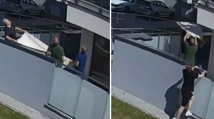 Vizinhos usam cobertor e salvam criança que caiu da sacada do quinto andar - Reprodução / Polskie Radio Bialysto