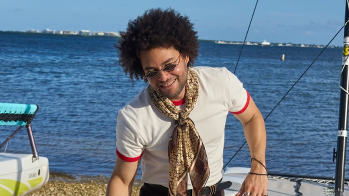Vencedor do Grammy é detido pelo ICE após voltar de show em Nova York