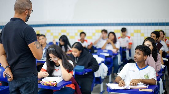 Em anúncio nas redes sociais, governador confirma depósito do saldo residual para professores e servidores administrativos da educação - Foto: Agência Alagoas
