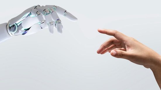 Inteligência artificial e seres humanos (imagem ilustrativa) - Freepik