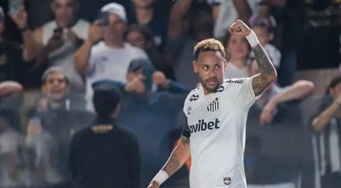 Clube alemão anuncia ex-padrasto de Neymar como reforço