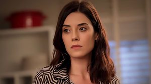 Cansu Dere dá vida a protagonista Asya de Iludida - Divulgação/RECORD