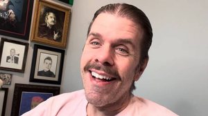 O blogueiro americano Perez Hilton - Reprodução / Youtube