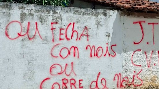 Imagem Ameaças e referência à facção: Polícia investiga autores de pichações em muros de Coruripe
