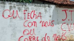 Imagem Ameaças e referência à facção: Polícia investiga autores de pichações em muros de Coruripe