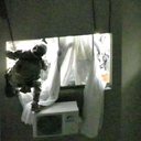 Policiais usam rapel para resgatar casal de idosos feito refém em apartamento - PM-PR