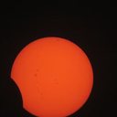 Registro de um eclipse lunar parcial com as manchas solares mais aparentes; foto foi feita pelo astrônomo amador Renato Poltronieiri - Renato Poltronieri / Divulgação