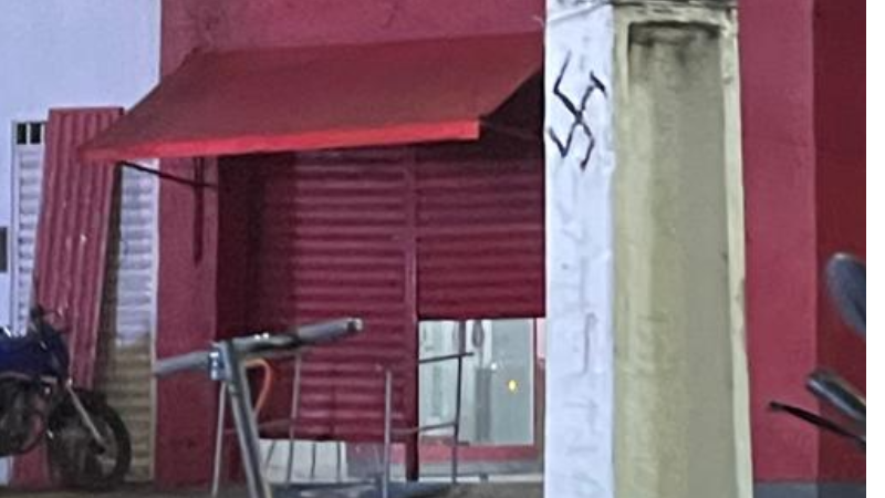 Suásticas nazistas são pichadas em postes de União dos Palmares; veja fotos