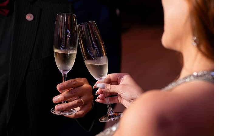 Busca por 'sugar daddy' termina em prejuízo de até R$ 2.000 para mulheres