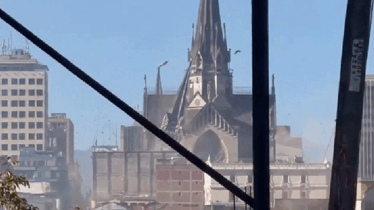 VÍDEO mostra momento em que torre de basílica desaba durante terremoto na Colômbia