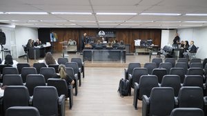 A sessão ocorre no Fórum Desembargador Jairon Maia Fernandes, no bairro Barro Duro - Foto: Ascom MPE