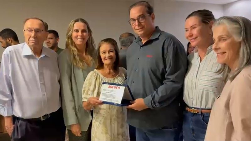Aos 60 anos, Sococo homenageia colaboradora que há 54 anos faz parte da história da empresa