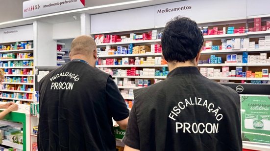 Operação também verifica documentação dos estabelecimentos e orienta consumidores sobre fornecimento de CPF e concessão de descontos - Foto: Secom Maceió
