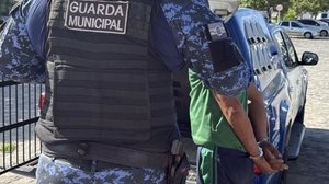 Após a prisão o homem foi conduzido à Delegacia de Homicídios para passar pelos procedimentos cabíveis. - Foto: Ascom Semsc
