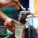 Hidrate-se: orientação para beber água é ressaltada em situações com esse tipo de alerta - Paulo Pinto / Agência Brasil